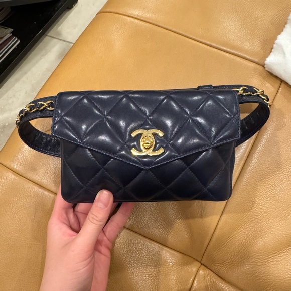 VINTAGE AUTH Chanel Matelasse Chain Waist Bag (Small)(Midnightt Bleu) - Picture 1 of 6